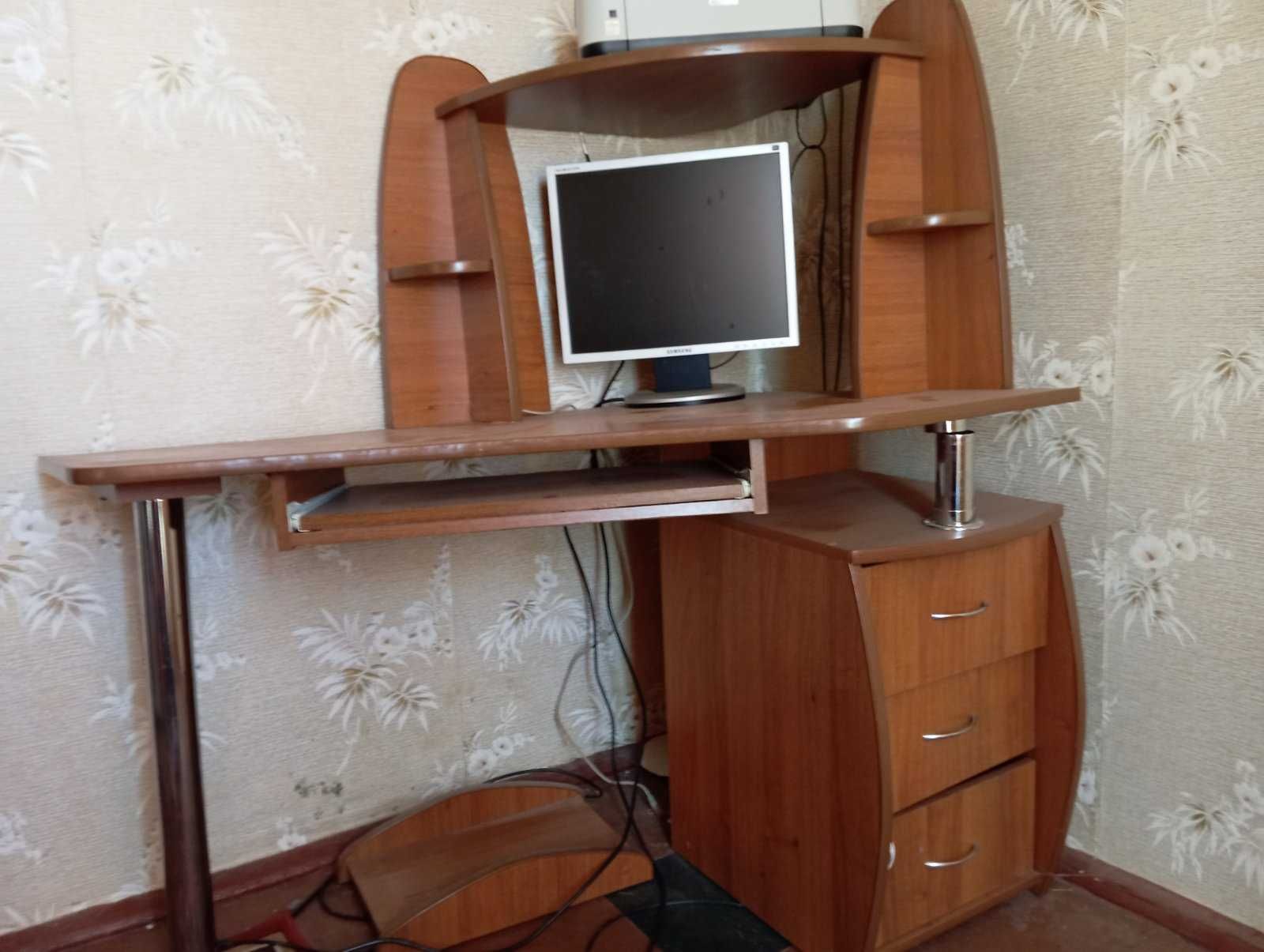 Угловой стол б.у.