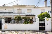 Moradia T5 - Lourel - Garagem - Logradouro - Possibilidade de Permuta