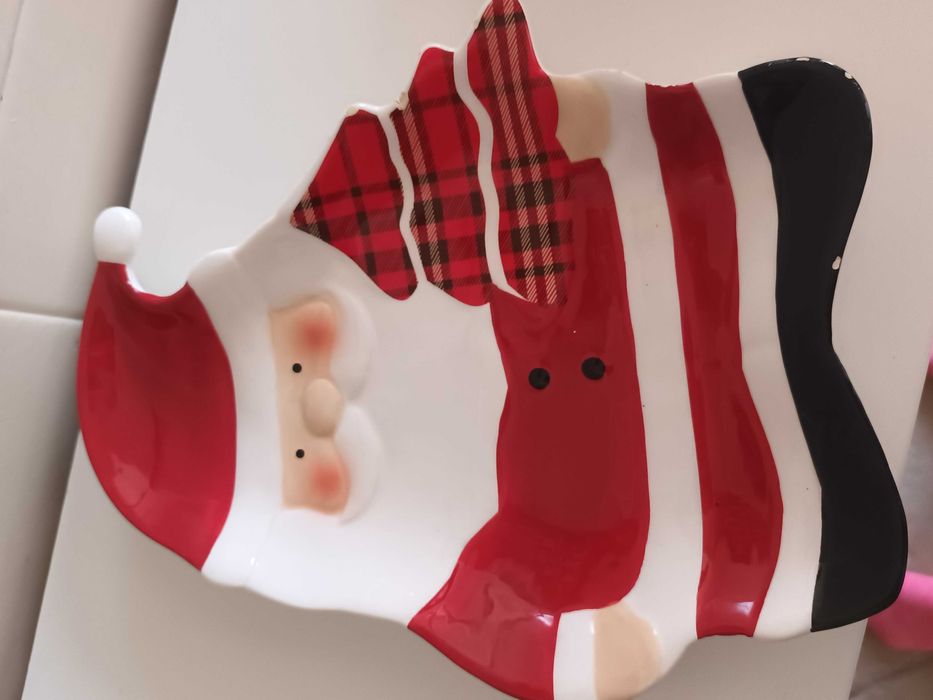 Vende-se loiça alusiva ao natal e material de wc 20.