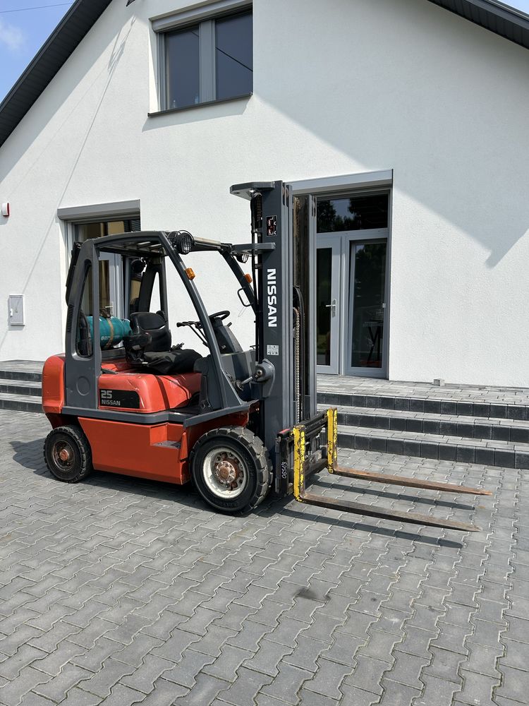 Wózek widłowy Nissan 2002rok 2.5tony triplex 5.5m