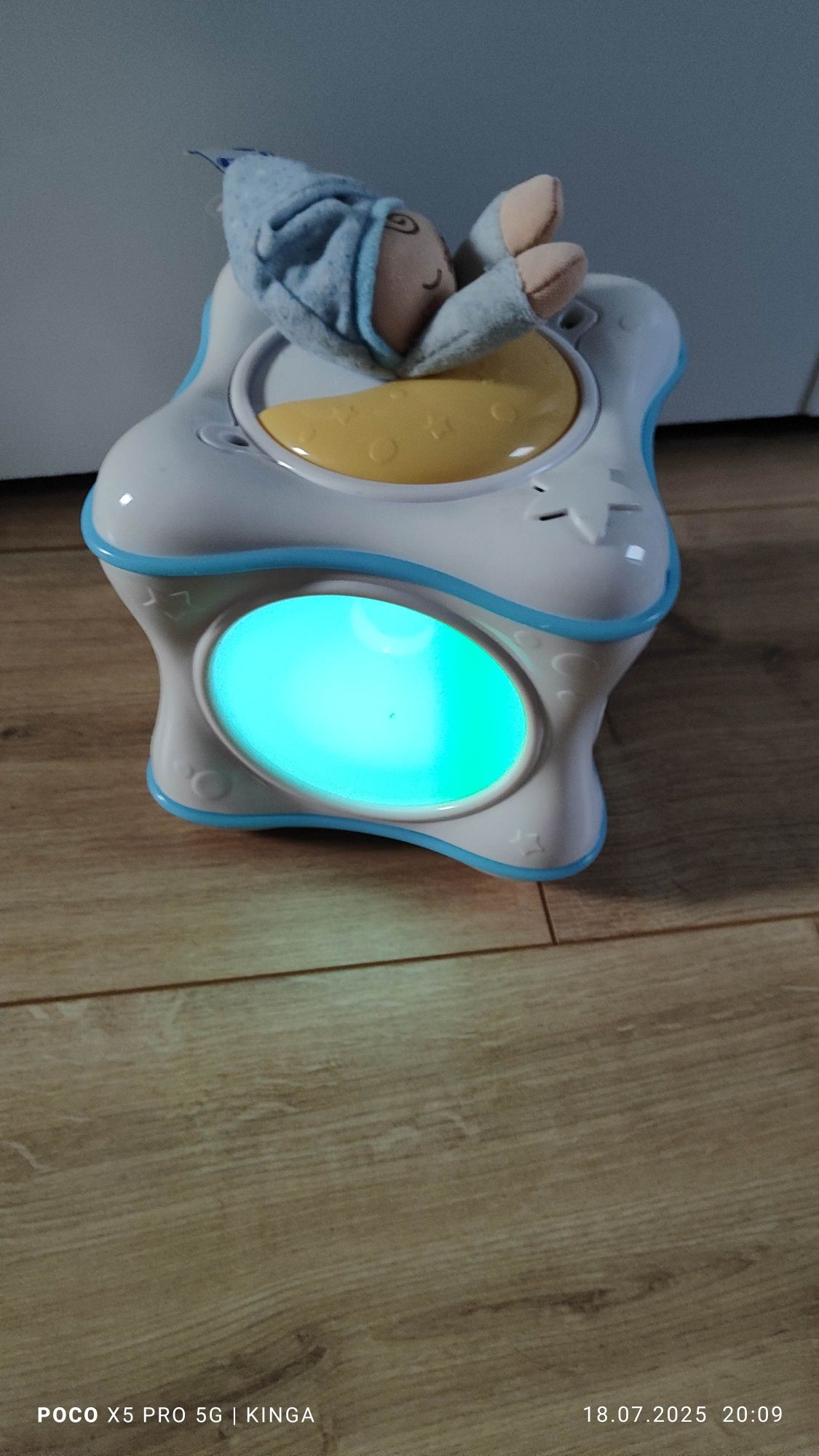 HIT Usypiacz projektor gwiazd kołysanki lampka nocna kolory Chicco 12+