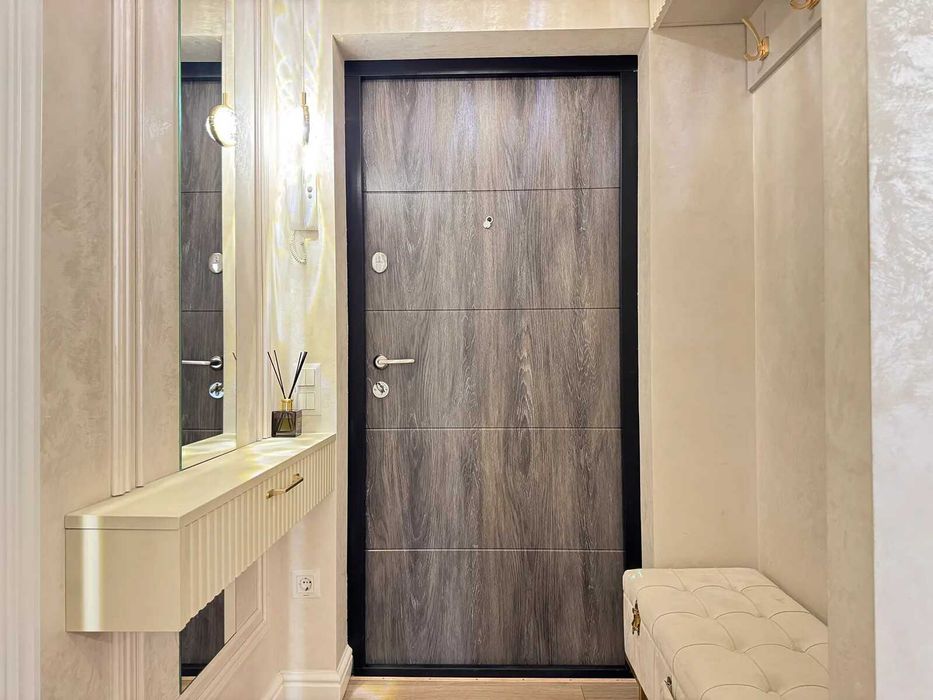 Функціональна трикімнатна з видом на річку