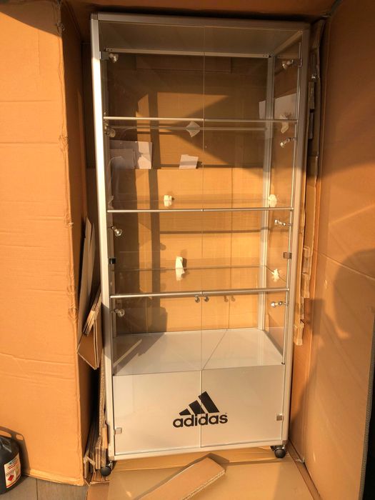gablota Adidas, podświetlenie / plexi