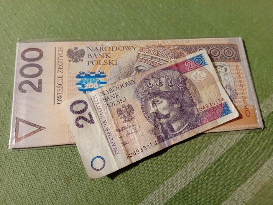 100 zł -portfel/saszetka. Extra gadżet.