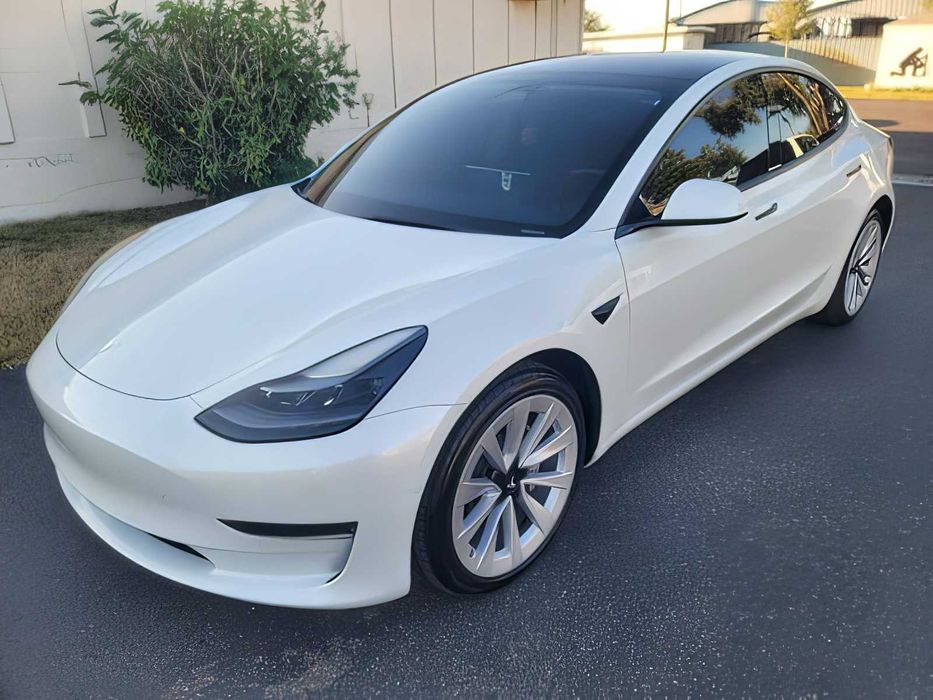 Tesla Model 3      2022