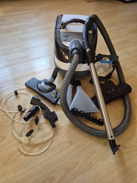 Пилосос миючий з аквафільтром Bosch BWD41740