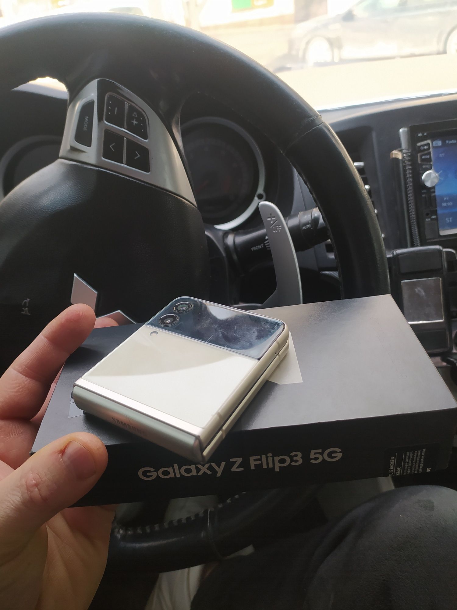Продам Самсугнг z flip 3 8-256g