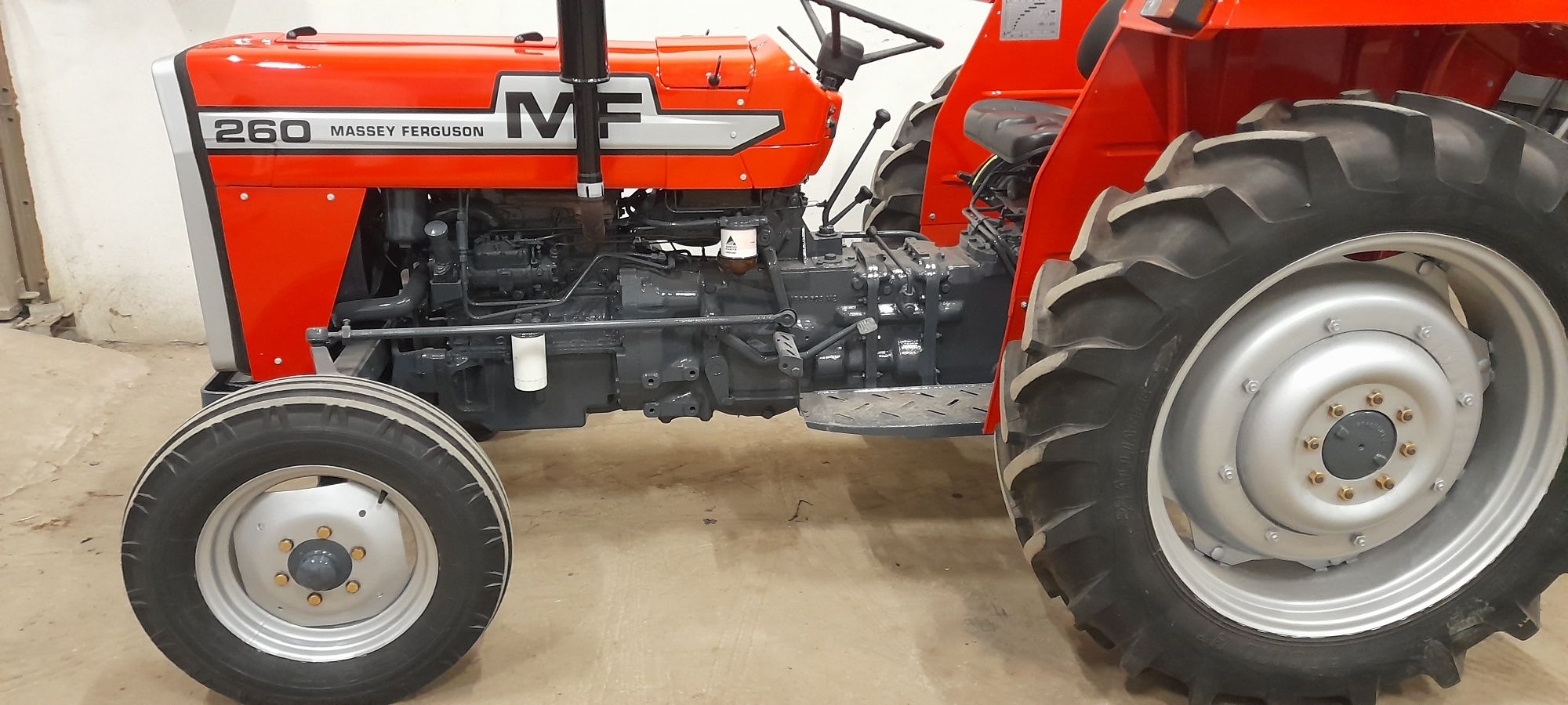 Massey Ferguson  255, 260