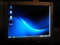 LCD 15"  cabo de energia e  também cabo e ficha VGA para ligar no PC