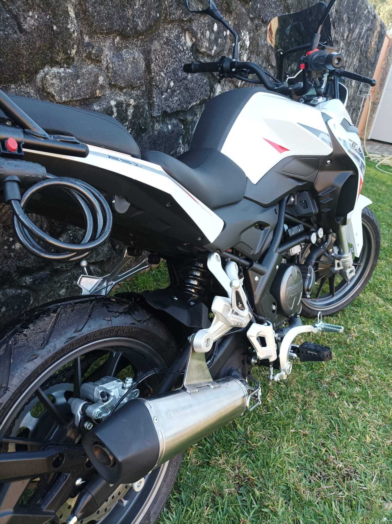 Benelli TRK 251, como nova!!