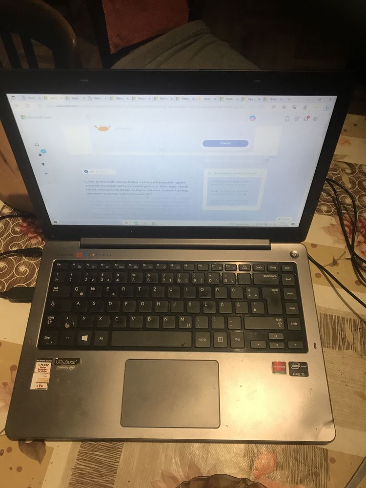 Laptop samsung ultra jbl 5 series np530u4e
