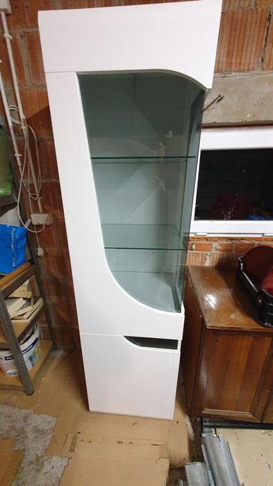 Witryna szafka podświetlane półki szklane