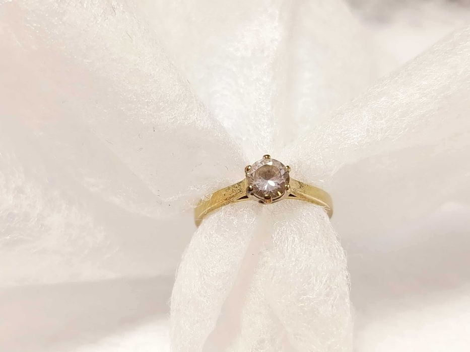 Złoty pierścionek | 585 | 1,36 g | r. 8 | używany