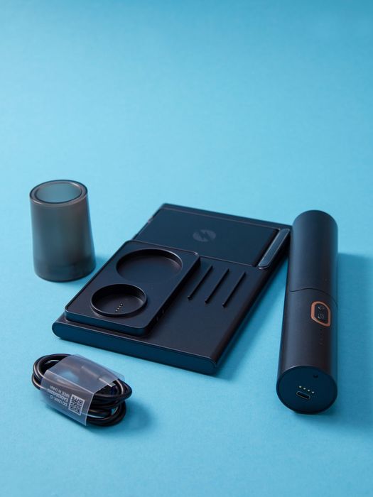 Светильник с аккумулятором и беспроводной зарядкой для телефона