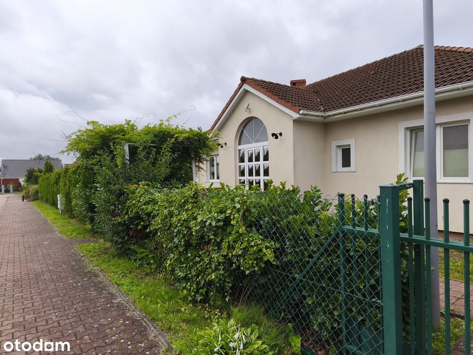 Dom wolnostojący , parterowy , duża działka