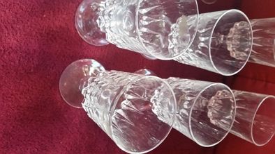 12 Copos de cristal para colecion y decoracion numa cristaleira