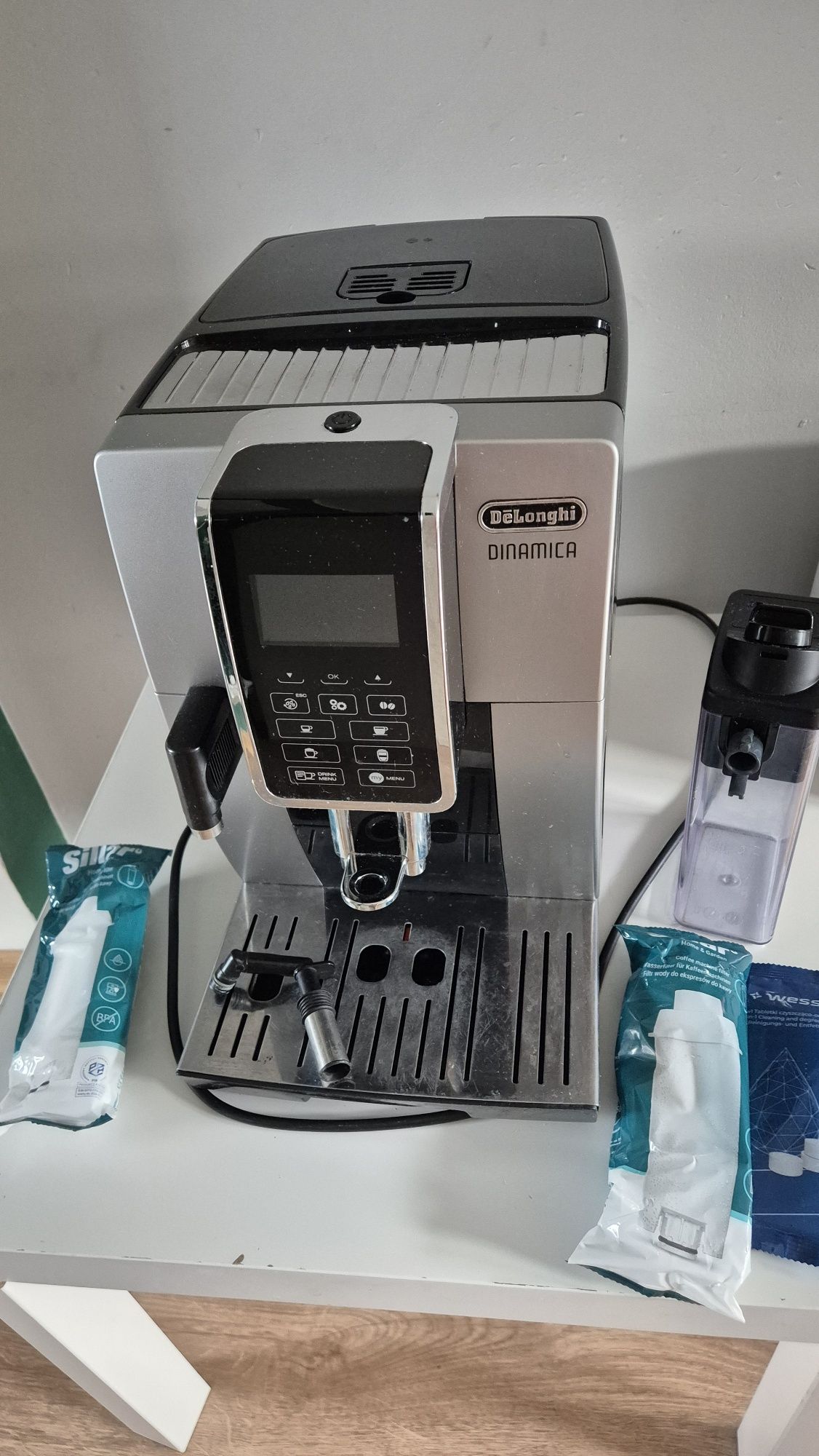 Ekspres do kawy Delonghi Dynamica 15 bar