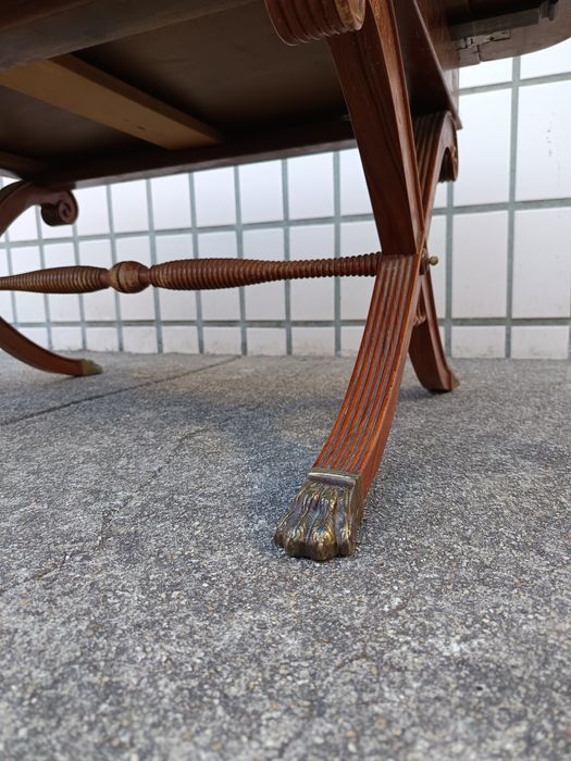 Mesa de centro ao estilo inglês