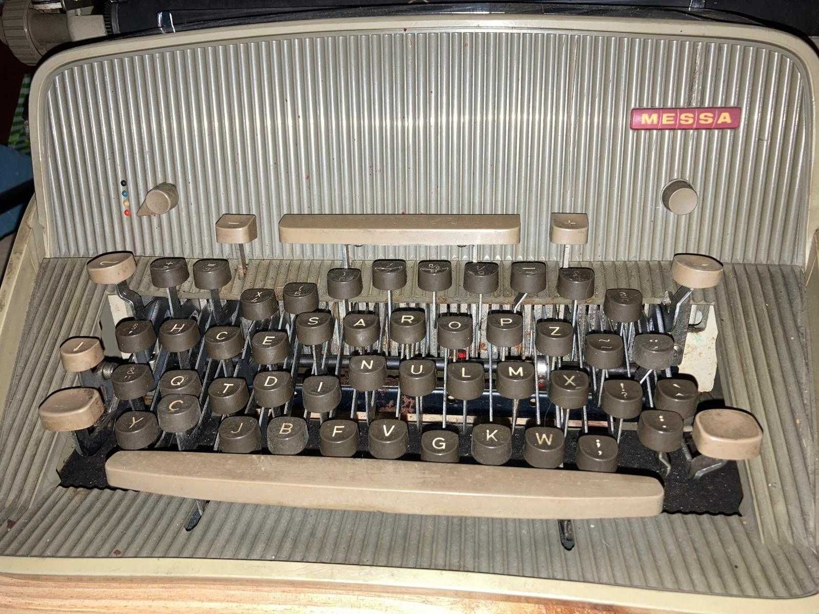 Máquina de escrever MESSA