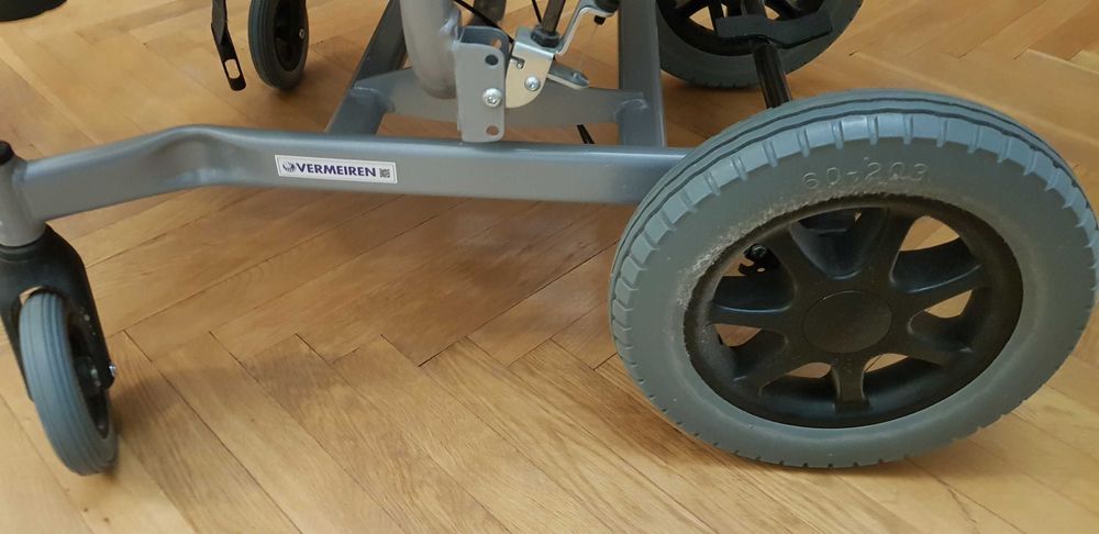 Wózek inwalidzki specjalny pielęgnacyjny CORAILLE Vermeiren 3 miesiące
