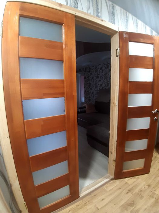 Продам нові дерев' яні двері ( дверне полотно)