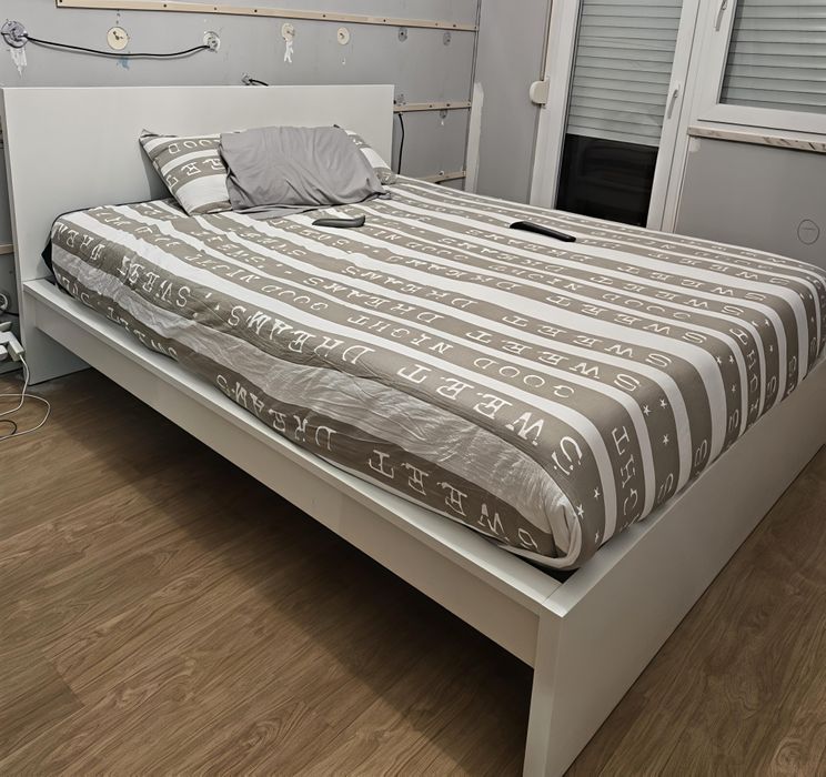 Cama de casal IKEA,sem colchão