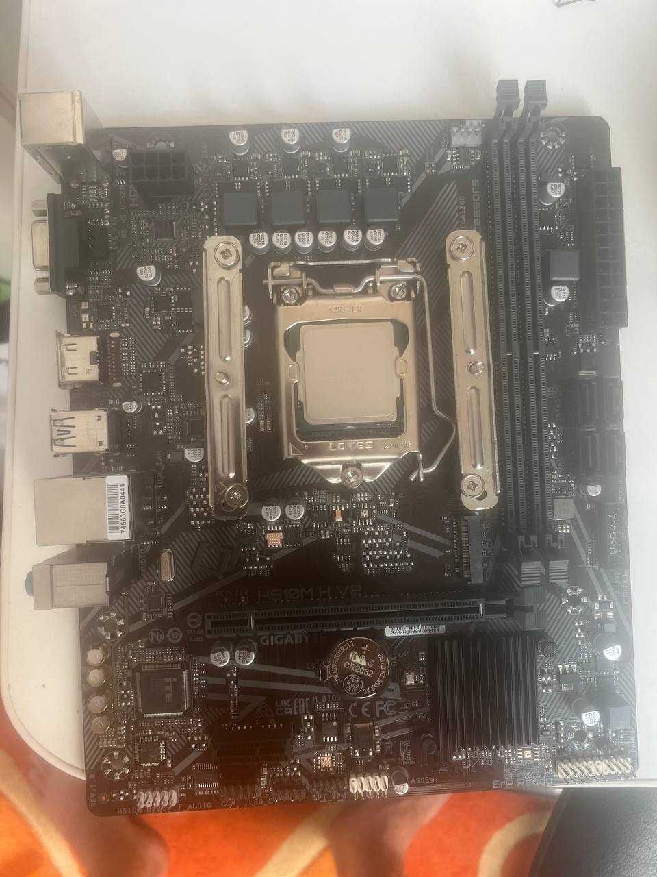 Продаю процесор Intel Core-10700F