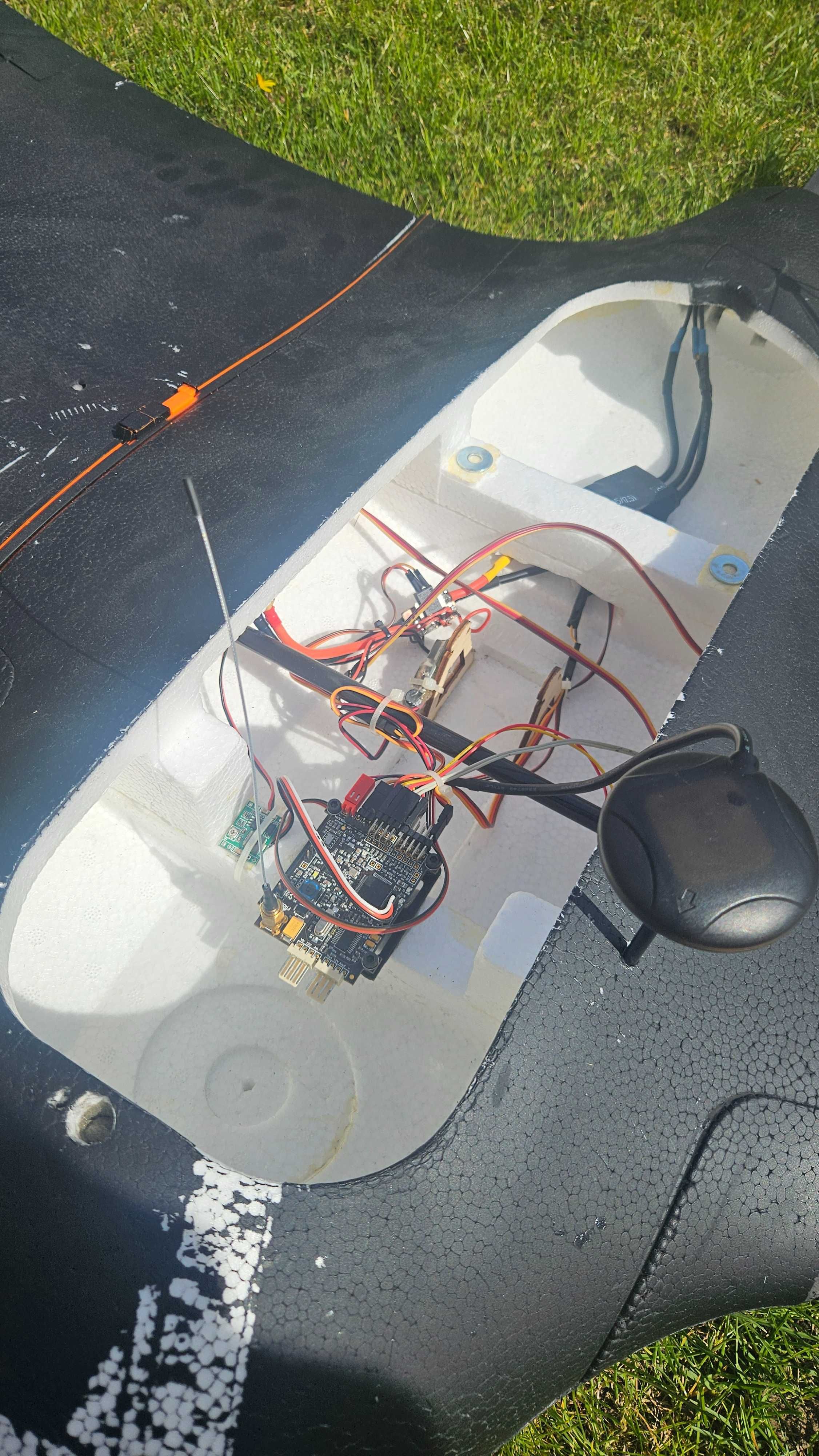 Latające Skrzydło Skywalker X8 FPV 2,1m rozpiętości UAV dron