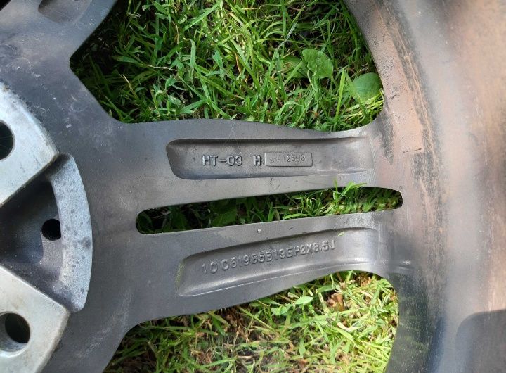 Oddam Felgi aluminiowe do BMW
OStyling 167
Rozmiar: 19"
Szerokość: 8,5
