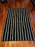 Tapete ikea riscas preto e branco