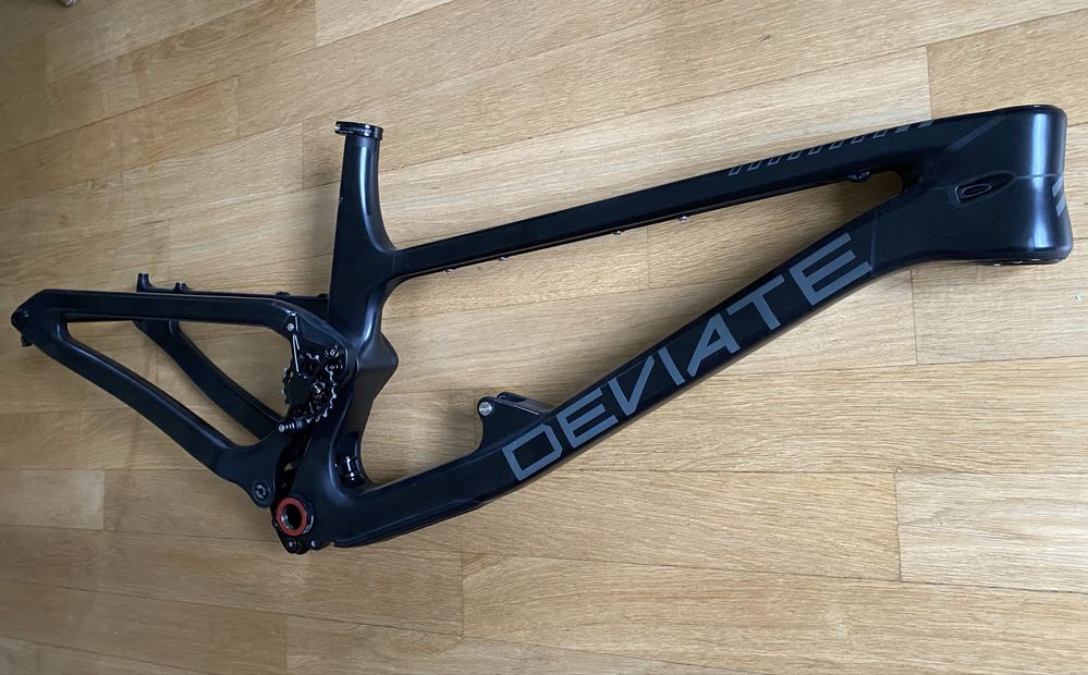 Deviate Highlander rama 150 HighPivot 29" Large Enduro Trai Carbon