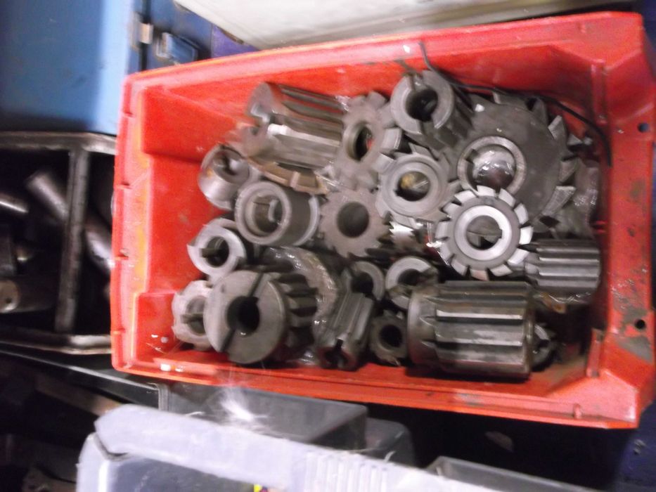 frezy do frezarki obrabiarki z epoki prlu