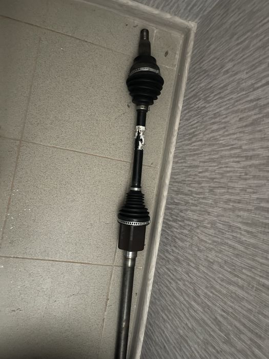 Полуось передня права Range Rover Velar L560, (LR092738)