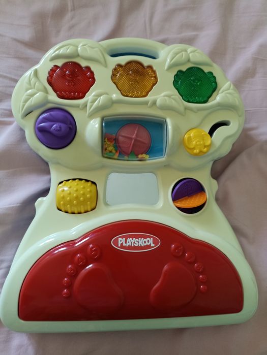 Brinquedo de pés com música