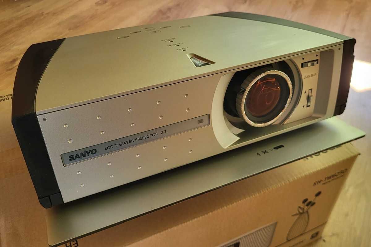 Projektor _HD_ SANYO PLV-Z2