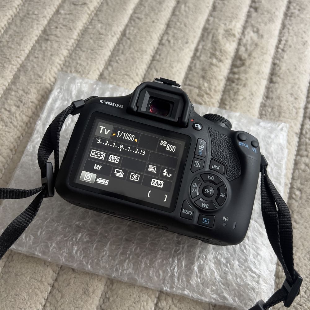 Canon EOS 2000D + Obiektyw 18-55