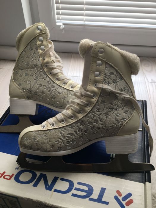 Tecno Pro - haftowane łyżwy. Rozmiar 33