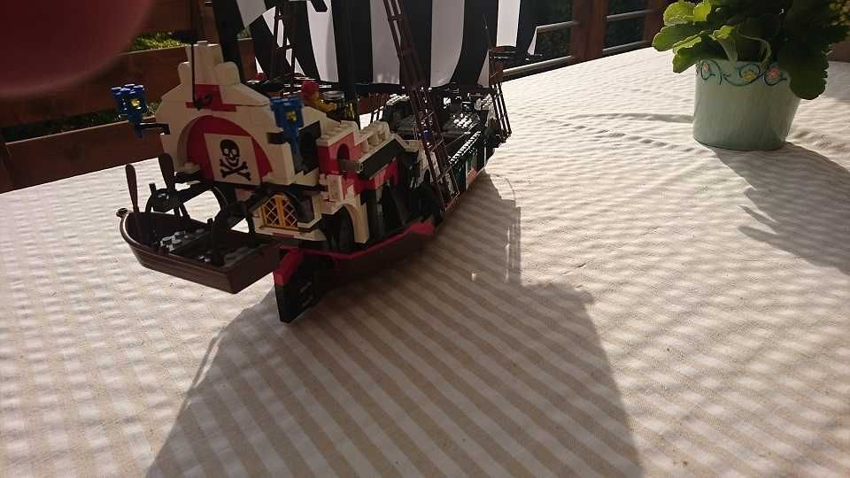 LEGO Pirates 6286  Skull's Eye Schooner z 1993 r.