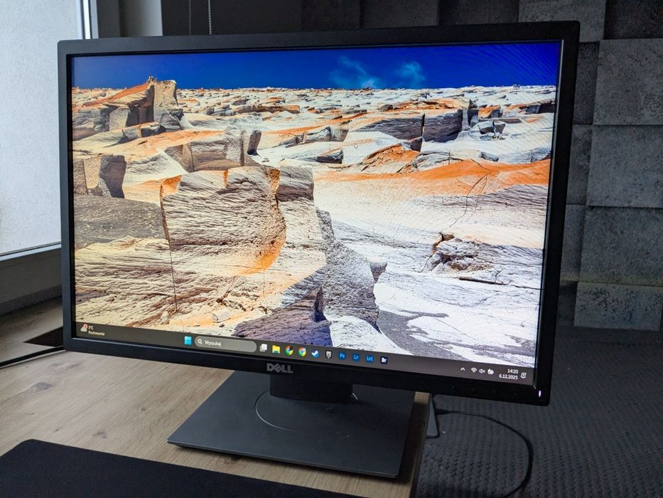 Dell P2217 22" LED Monitor – Pivot, HDMI, DisplayPort, USB Hub