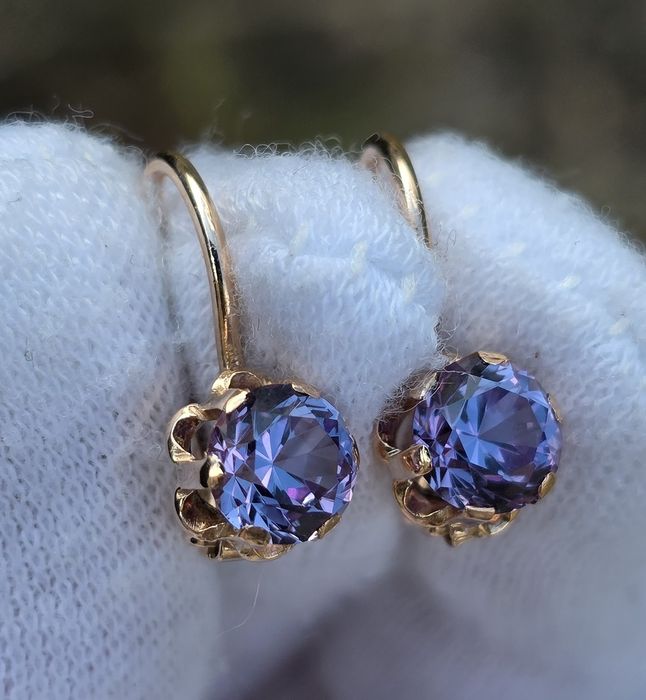 Золотые серьги с александритом ссср