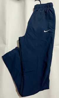 Spodnie dresowe granatowe Nike rozmiar M 140-152 stan bdb