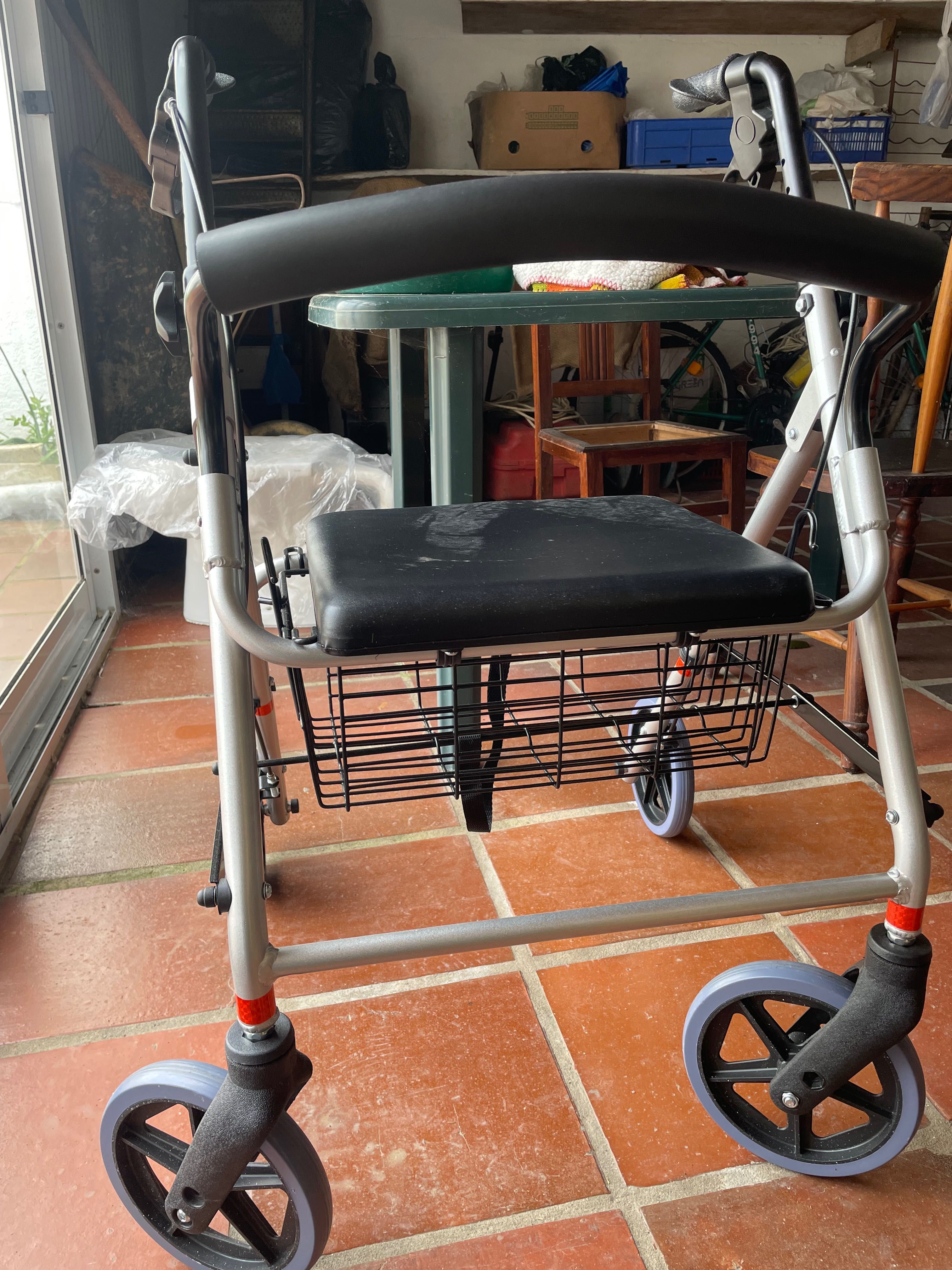 Cadeira andante pessoas deficiente