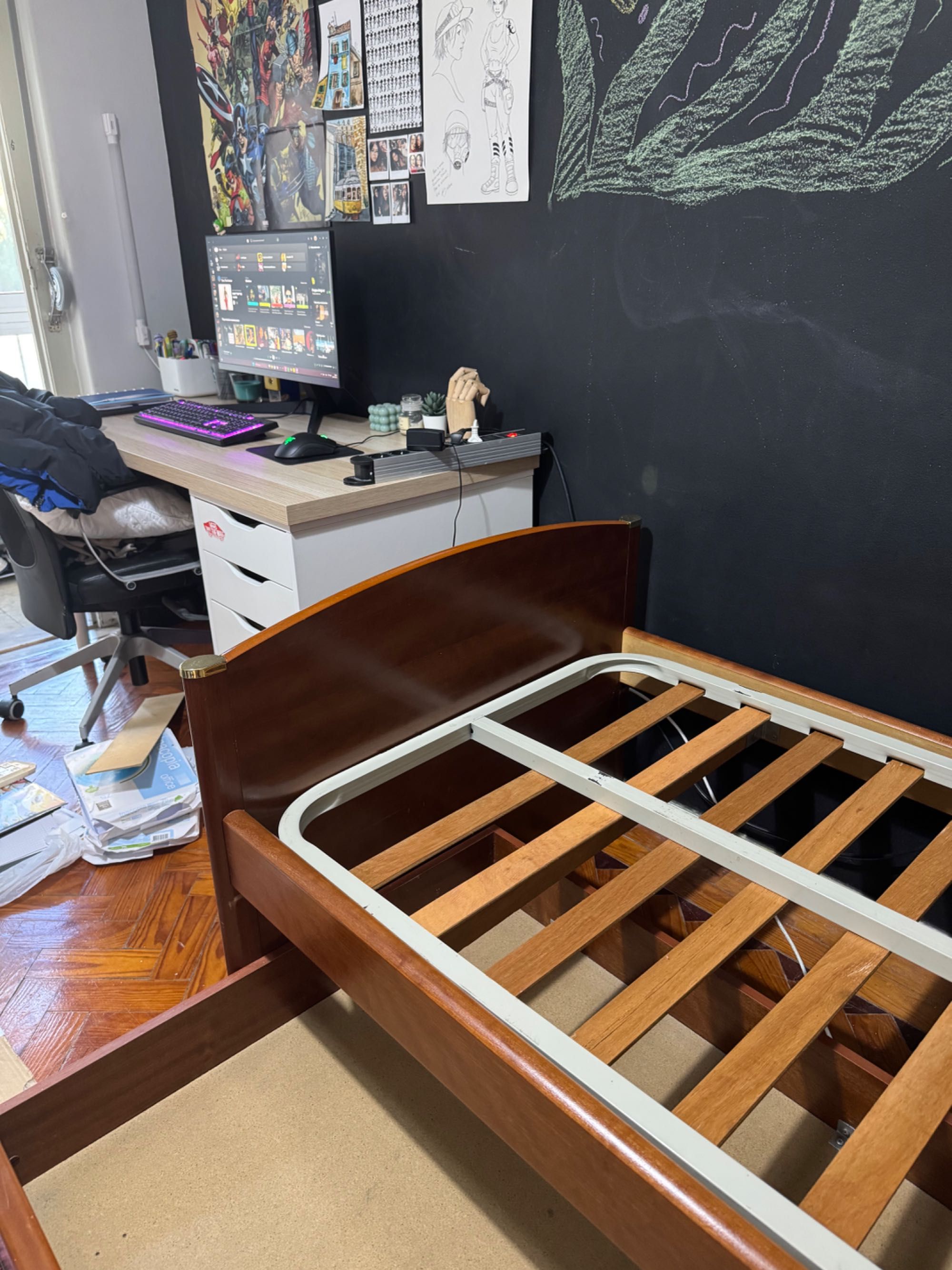 Cama com cama extra (tipo gaveta)