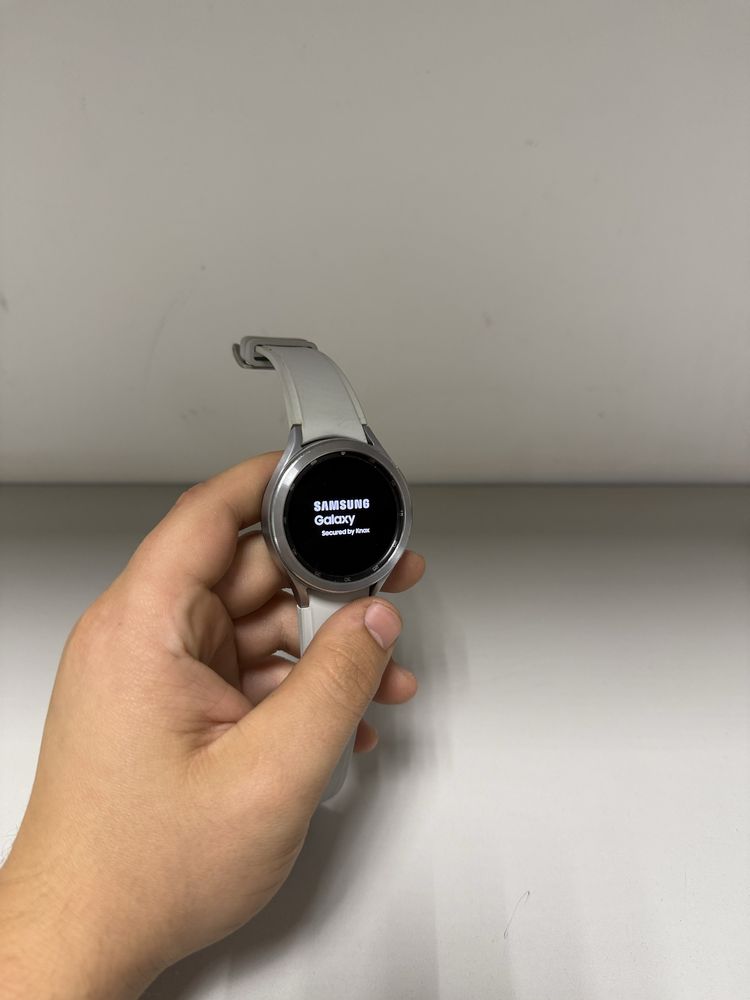 Смарт годинник (smart watch) Samsung Galaxy Watch 4 Classic