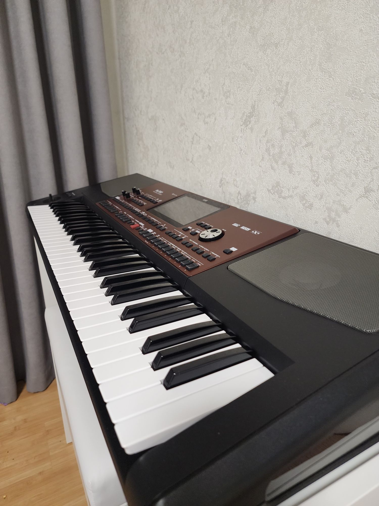 Синтезатор Korg pa 700