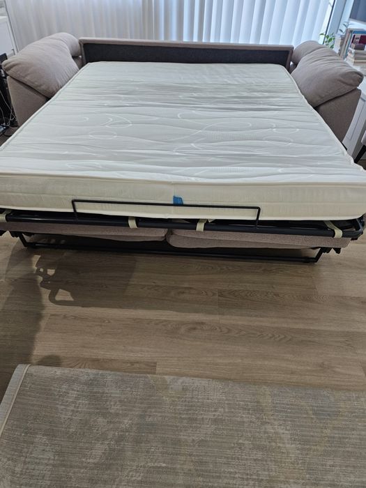 Sofá cama de dois lugares  creme