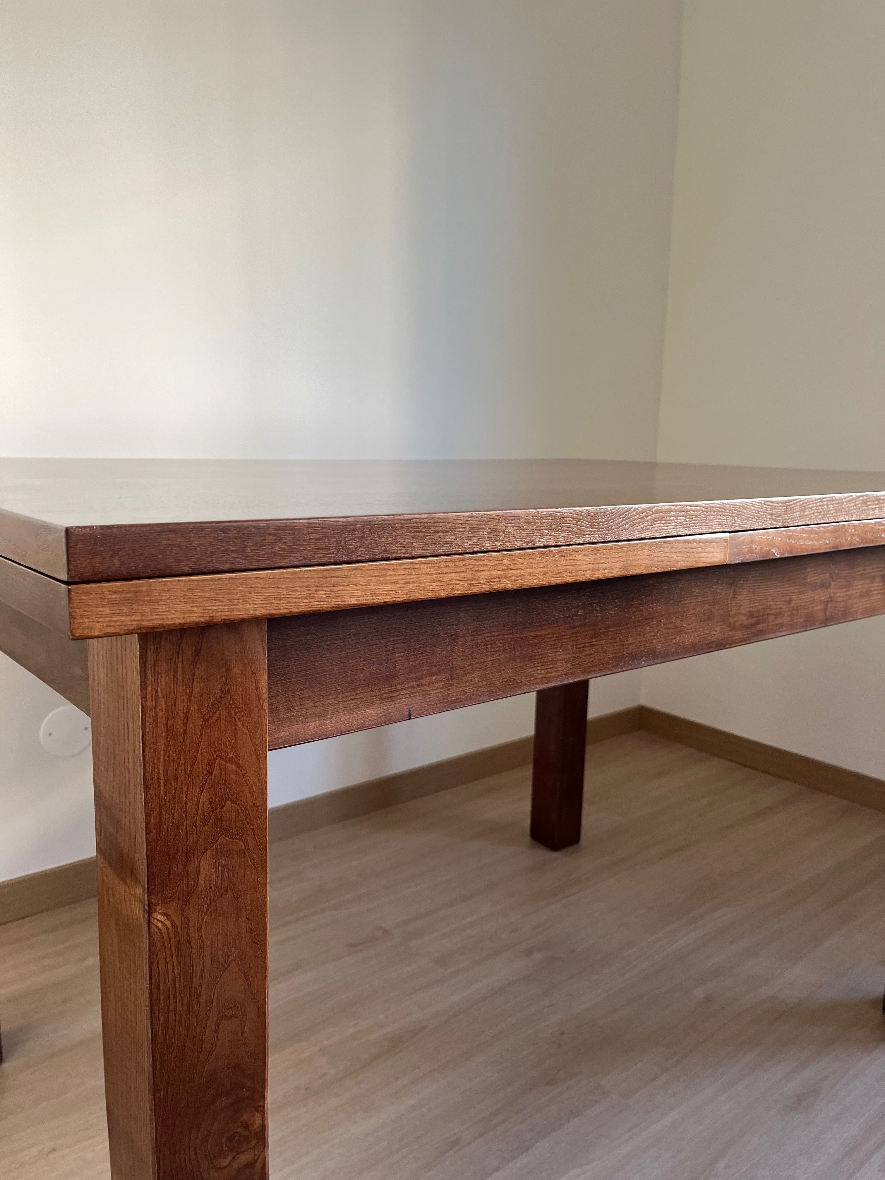 Mesa extensível madeira de Castanho– como nova | Pouca utilização.