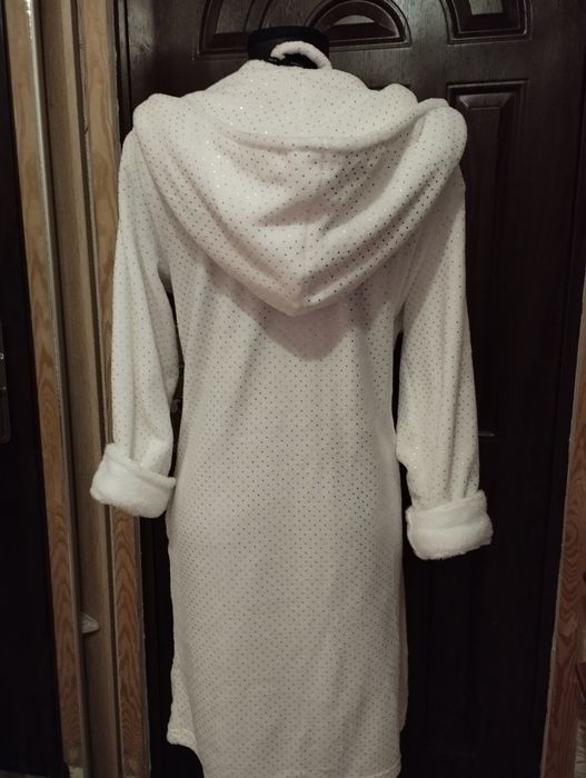 Nowy biały szlafrok Monnari L/Xl  42 złote kropeczki