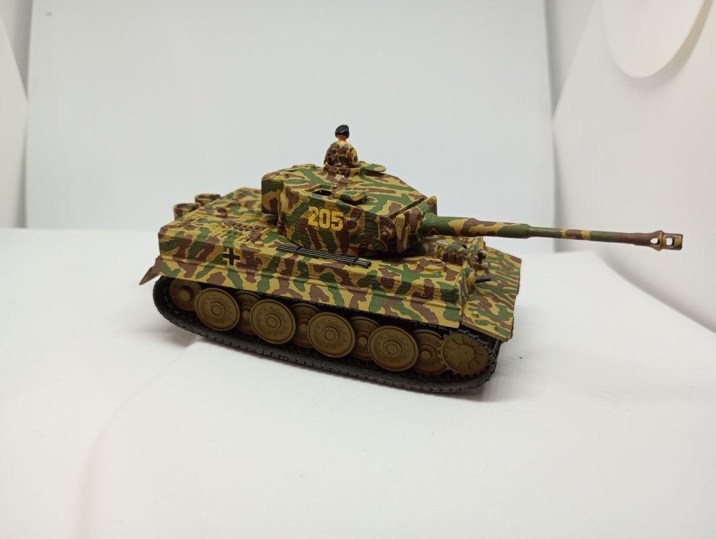 Cztery modele czołgów 1:72 ręcznie malowane