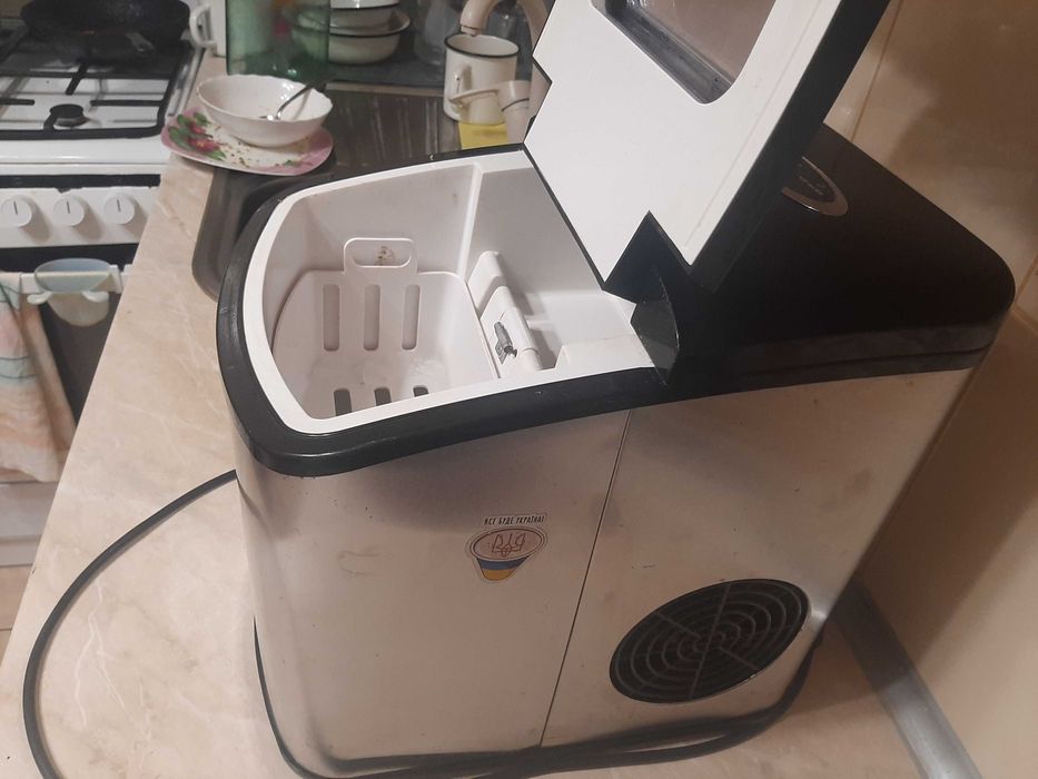 Льодогенератор компресорний CASO design.